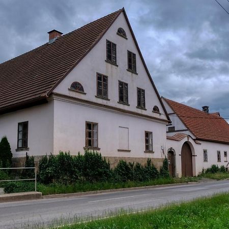 Apartmany V Broumovskem Statku Exteriör bild