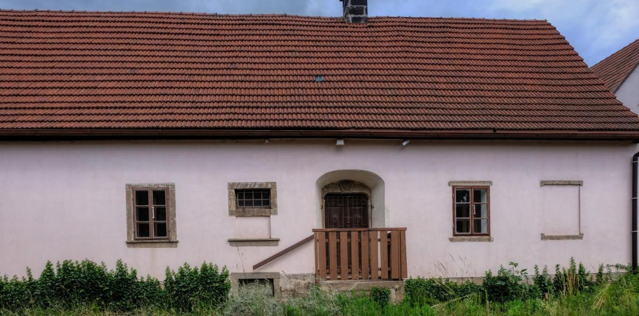 Apartmany V Broumovskem Statku Exteriör bild