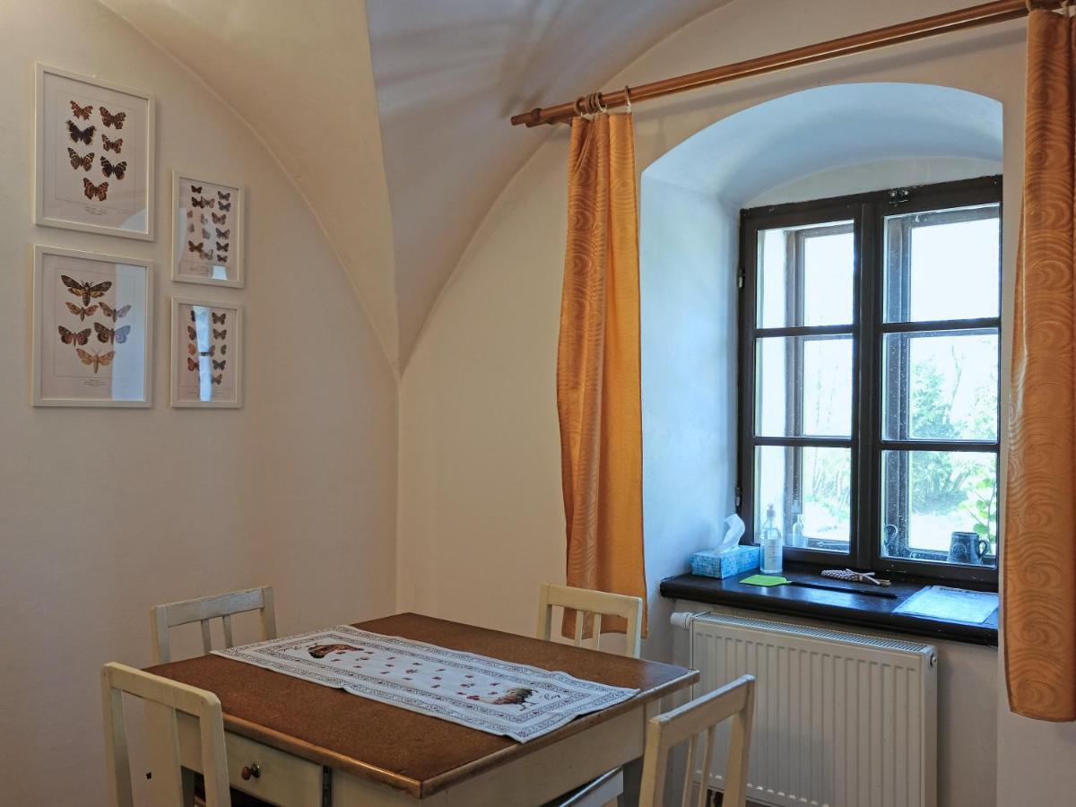 Apartmany V Broumovskem Statku Exteriör bild