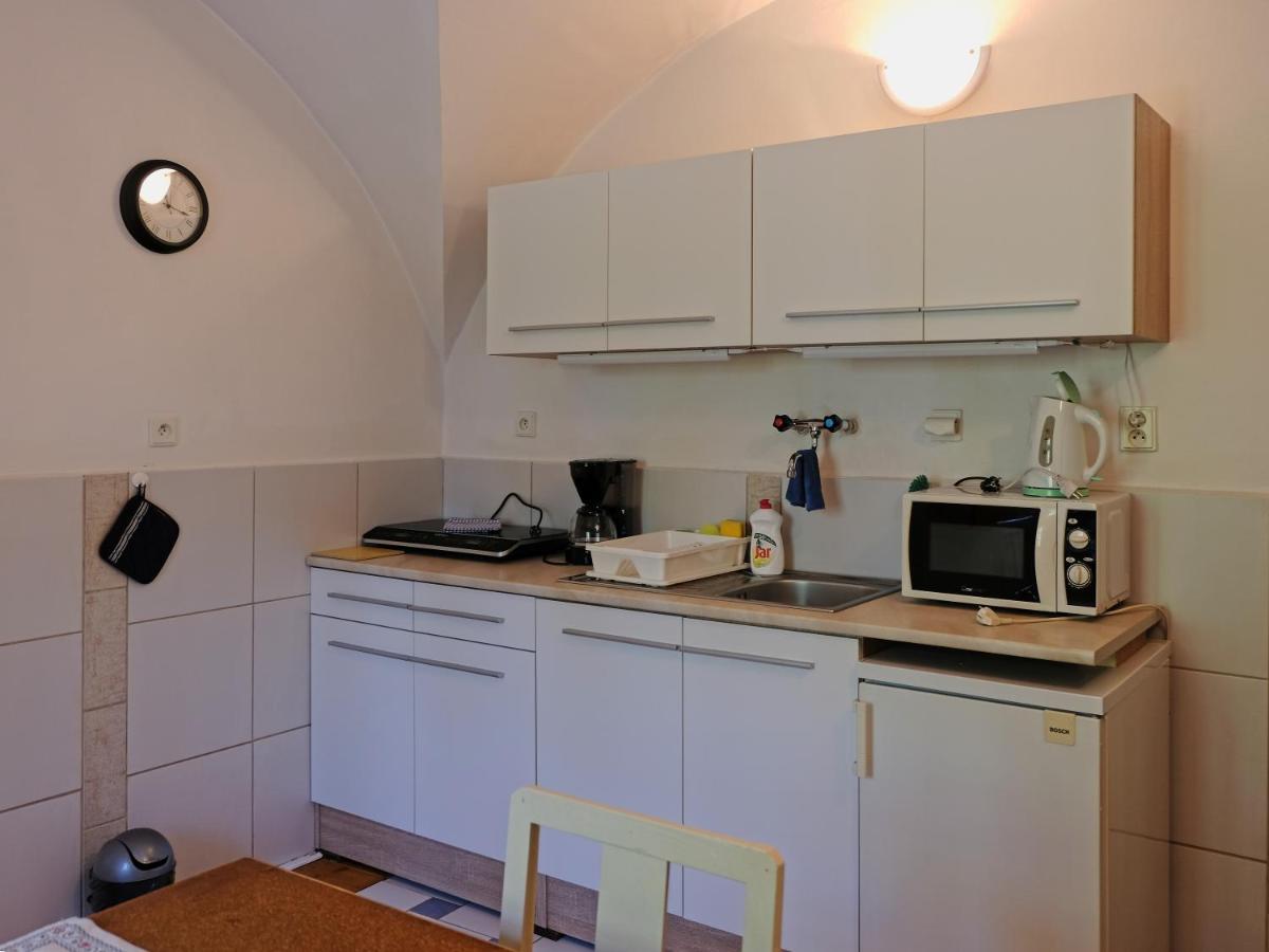 Apartmany V Broumovskem Statku Exteriör bild