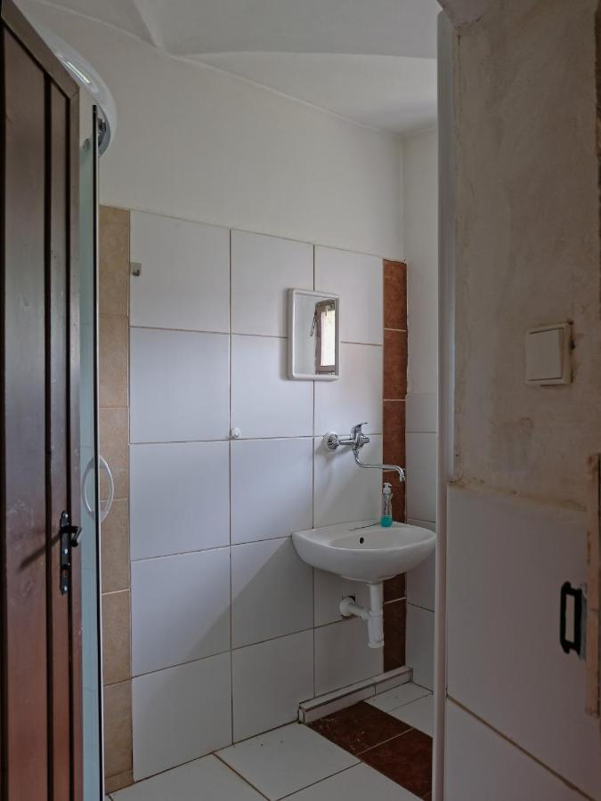 Apartmany V Broumovskem Statku Exteriör bild